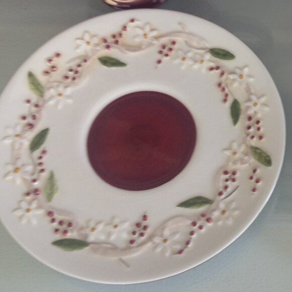 2 Wine/Gold Colored Coffee/Tea Cups & Saucers - Picture 4 of 4